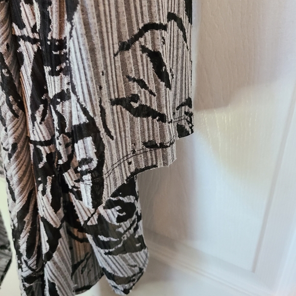 Ruby Road Woman's Light Weight Floral Cover Jacket,Size: 2XL Color Grey/Black - Picture 9 of 12